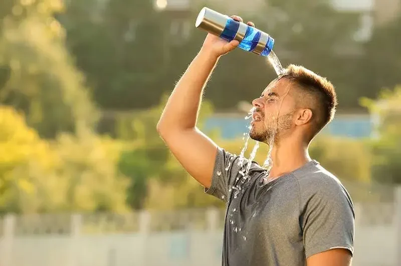 Why Choosing the Right Clothes for Hot Weather Matters